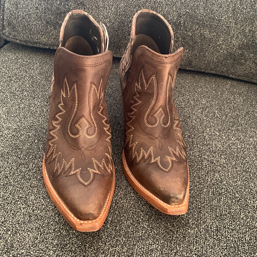 Ariat Women’s Pendleton Weathered Chestnut /Fire Legend Dixon Boot 8.5 B Medium